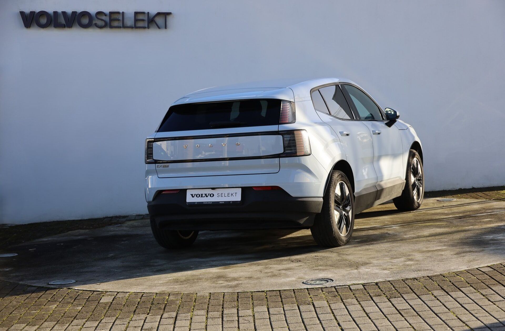 VOLVO EX30 69 kWh Single Motor Extended Range Core