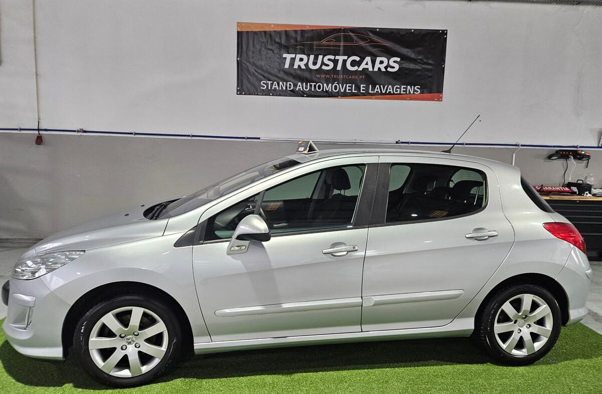 PEUGEOT 308 1.4 16V Executive