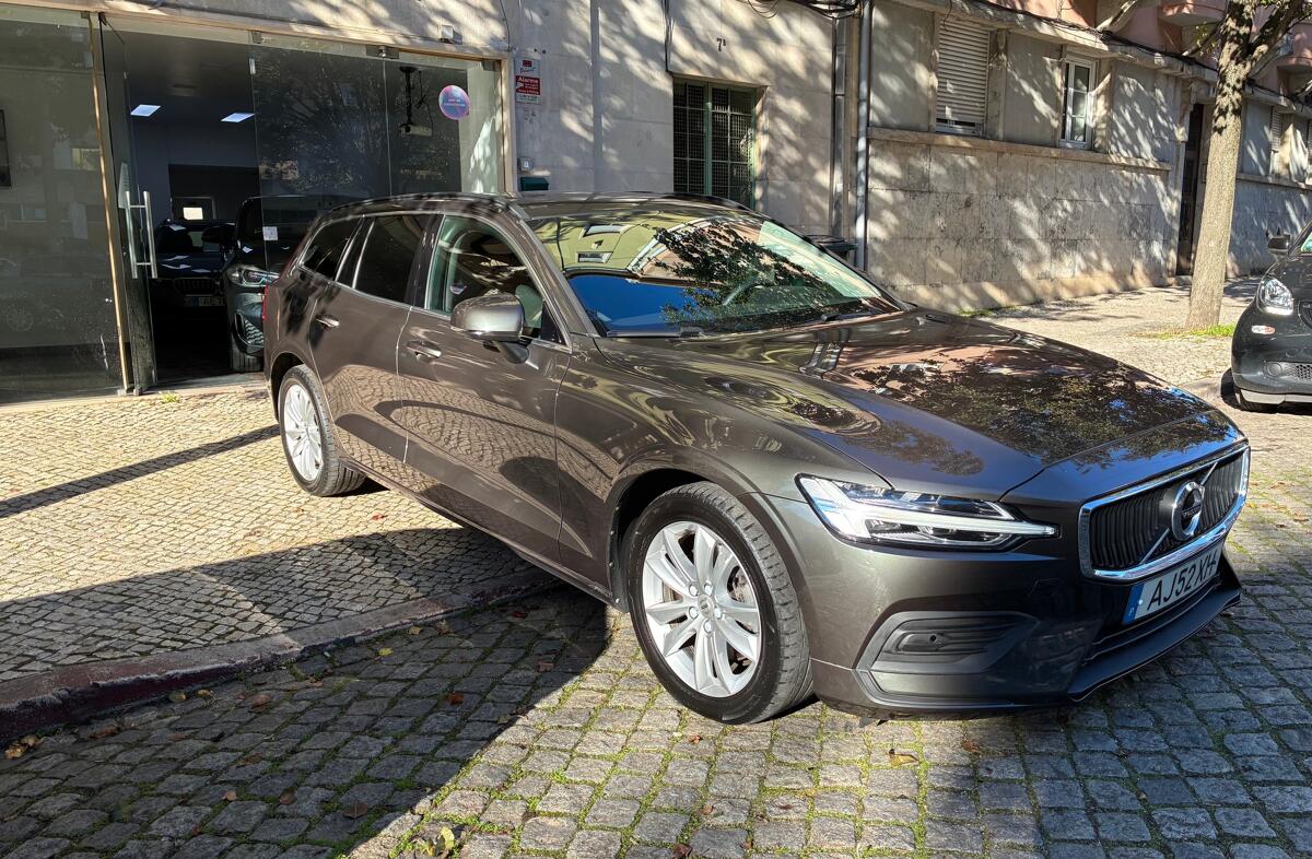 VOLVO V60 2.0 B4 Momentum Plus Geartronic