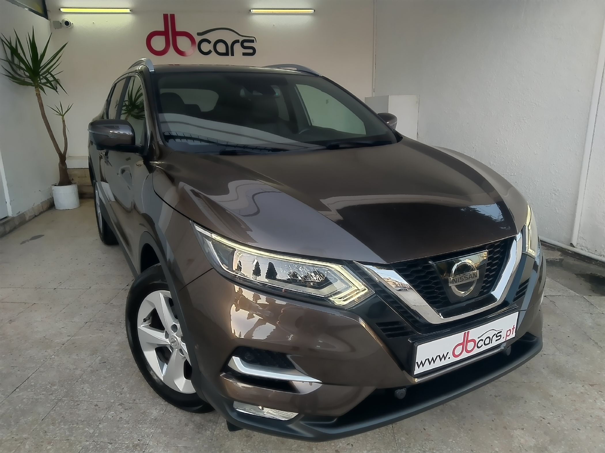 Nissan Qashqai 1.5 dCi Tekna Premium por 25 990 € dbcars | Lisboa