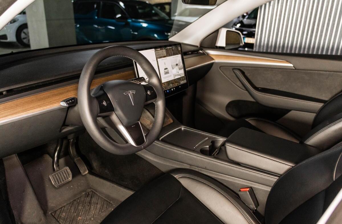 TESLA Model Y Long Range Tração Traseira