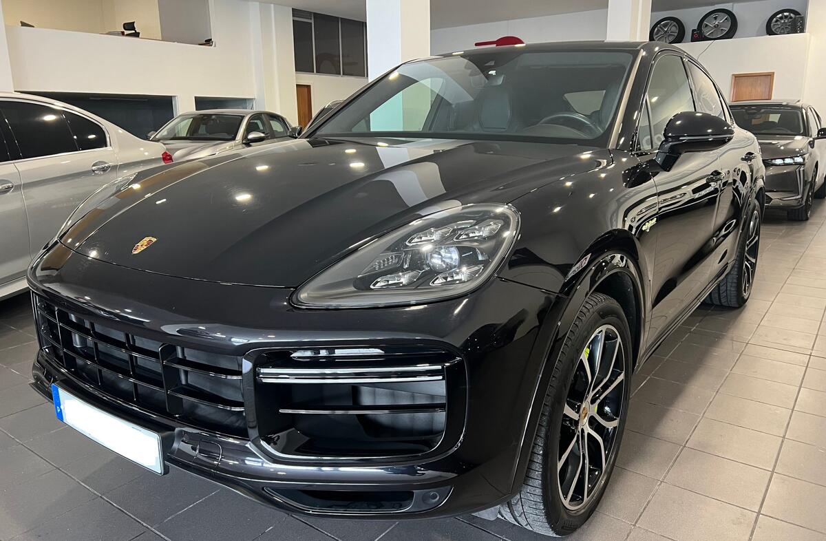 PORSCHE Cayenne Turbo S E-Hybrid