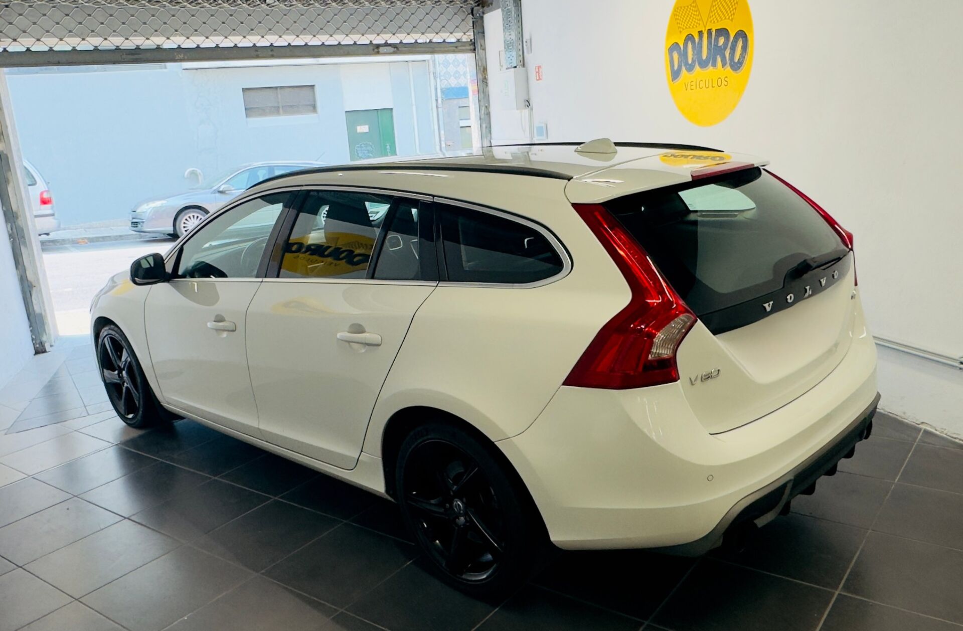 VOLVO V60 1.6 D2 Drive R-Design Start/Stop