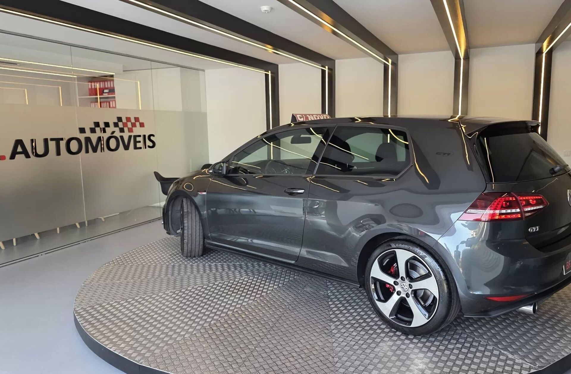 VOLKSWAGEN Golf 2.0 TSi GTi