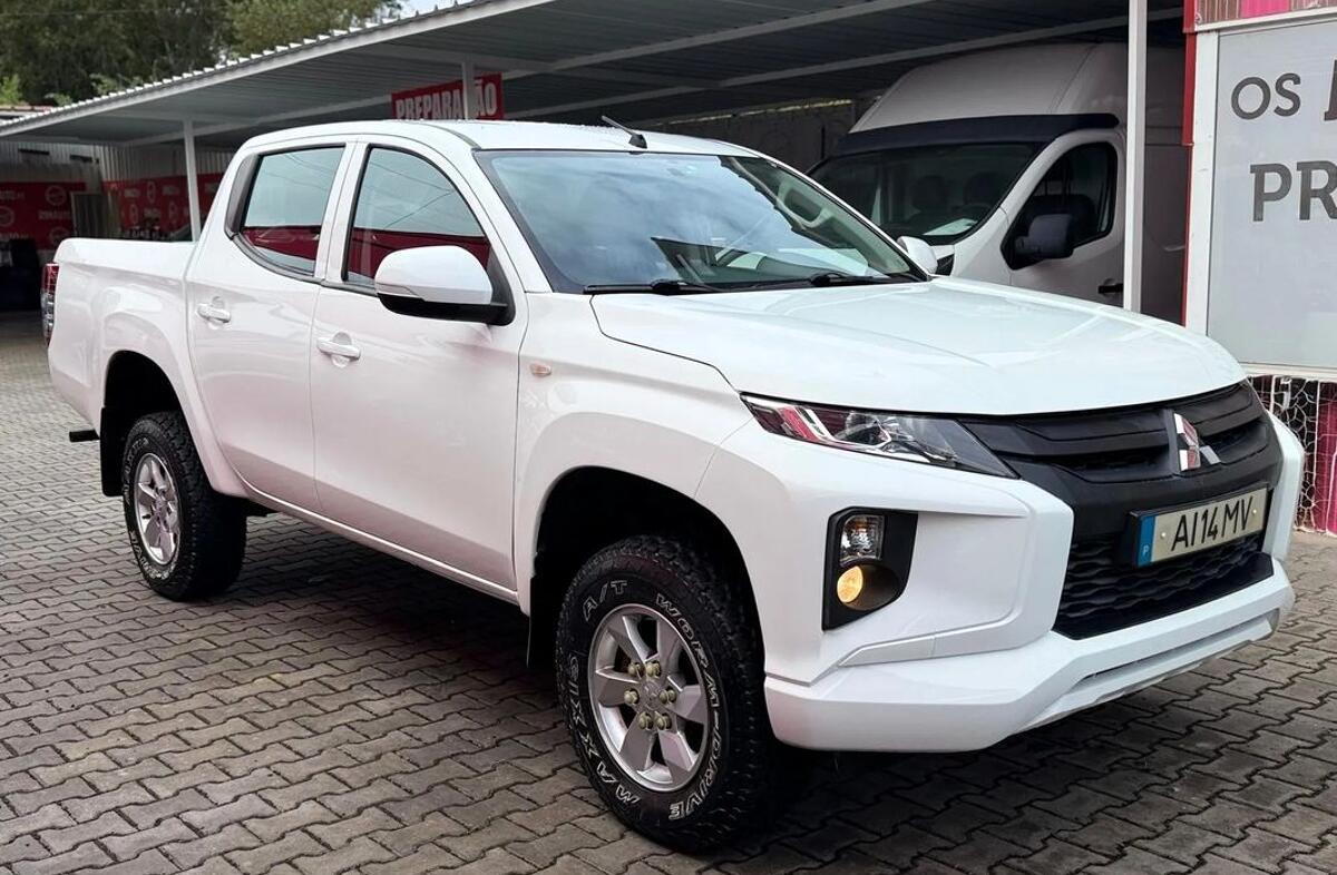 MITSUBISHI L 200 2.3 DI-D Strakar CD Connect Edition 4WD