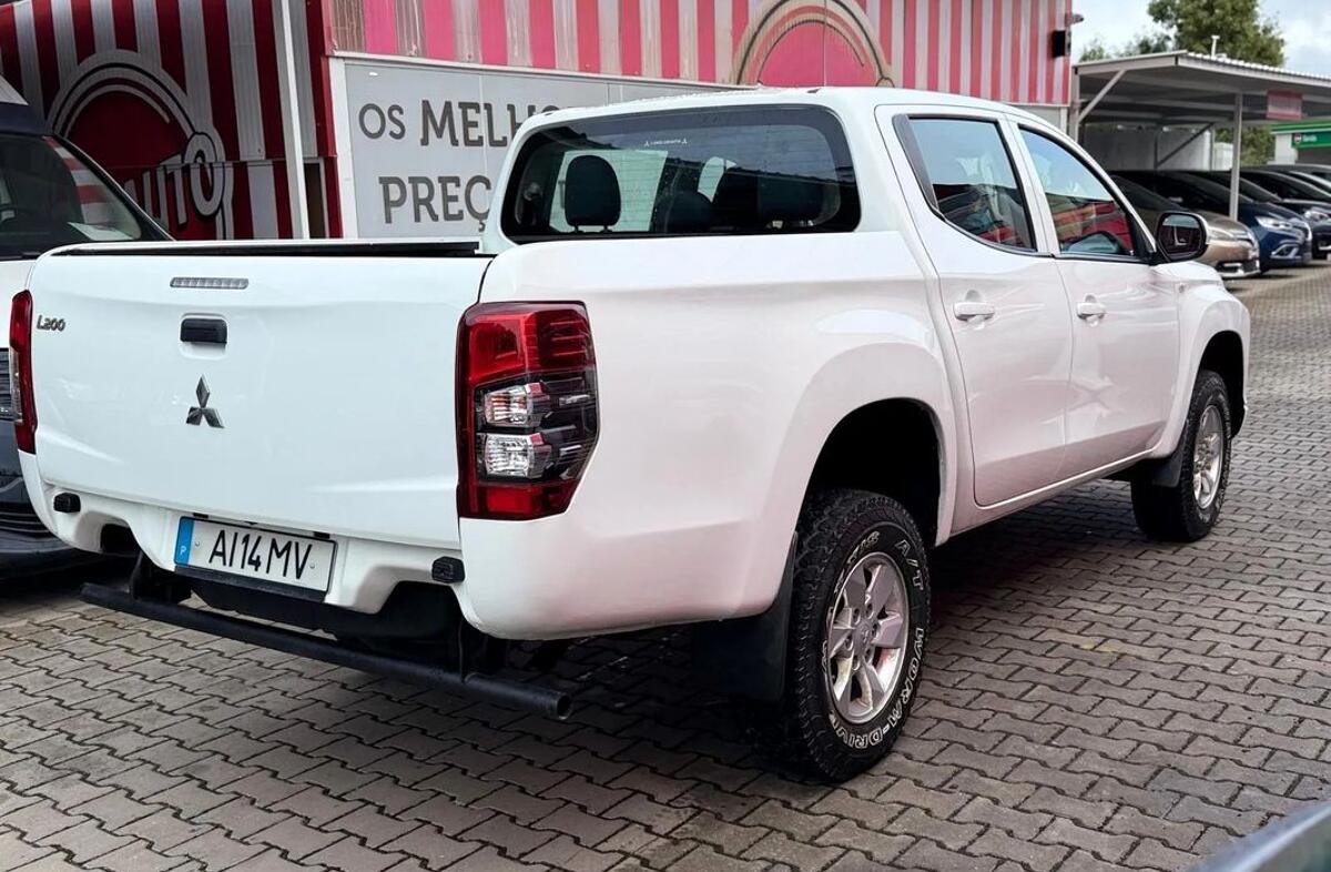 MITSUBISHI L 200 2.3 DI-D Strakar CD Connect Edition 4WD