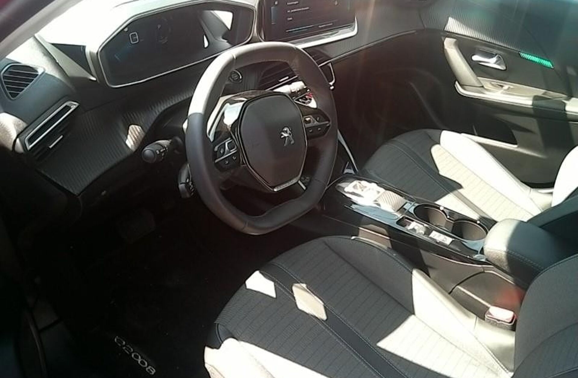 PEUGEOT 2008 e- 50 kWh GT