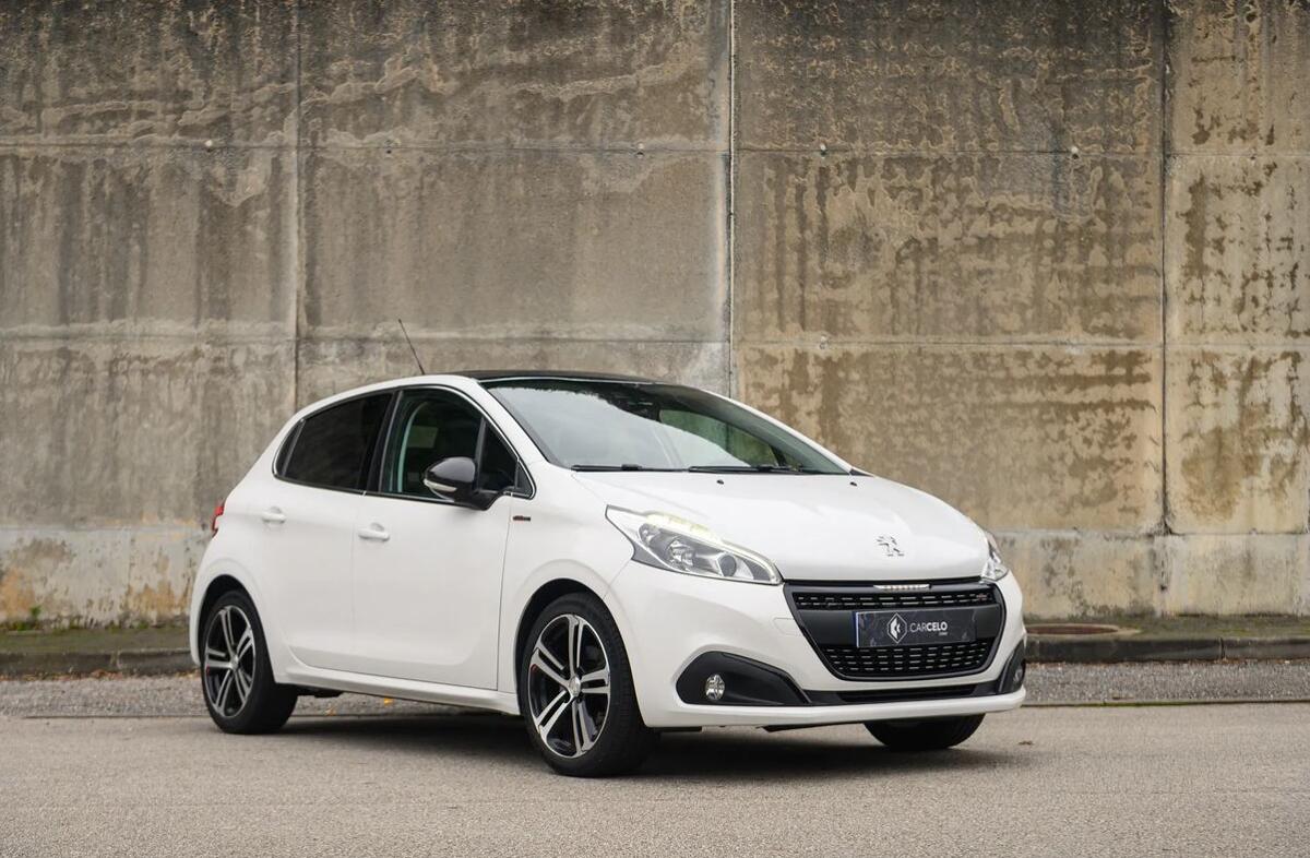 PEUGEOT 208 1.2 PureTech GT Line