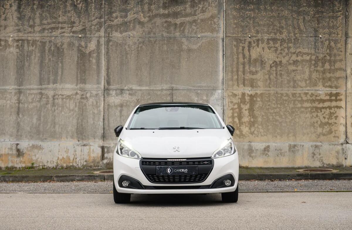 PEUGEOT 208 1.2 PureTech GT Line