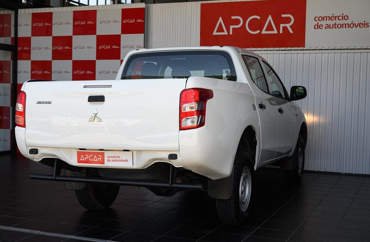 MITSUBISHI L 200 2.4 DI-D CD Invite 4WD