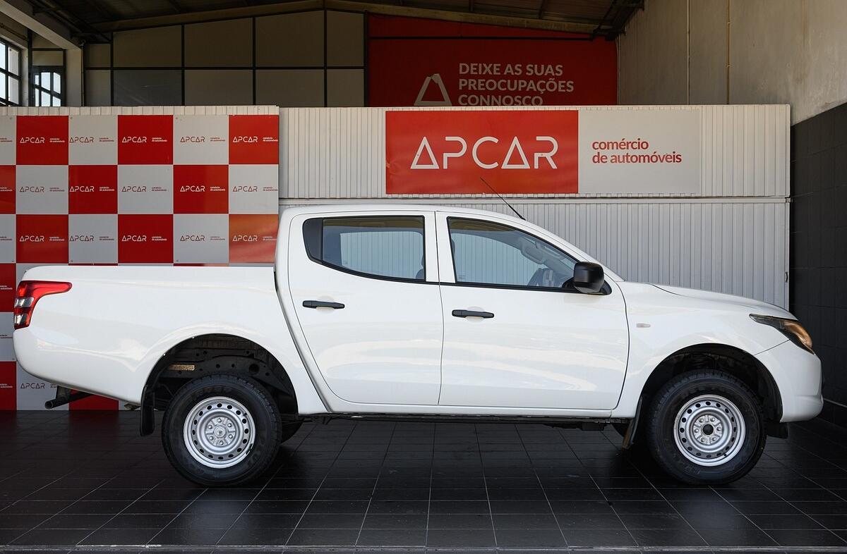 MITSUBISHI L 200 2.4 DI-D CD Invite 4WD