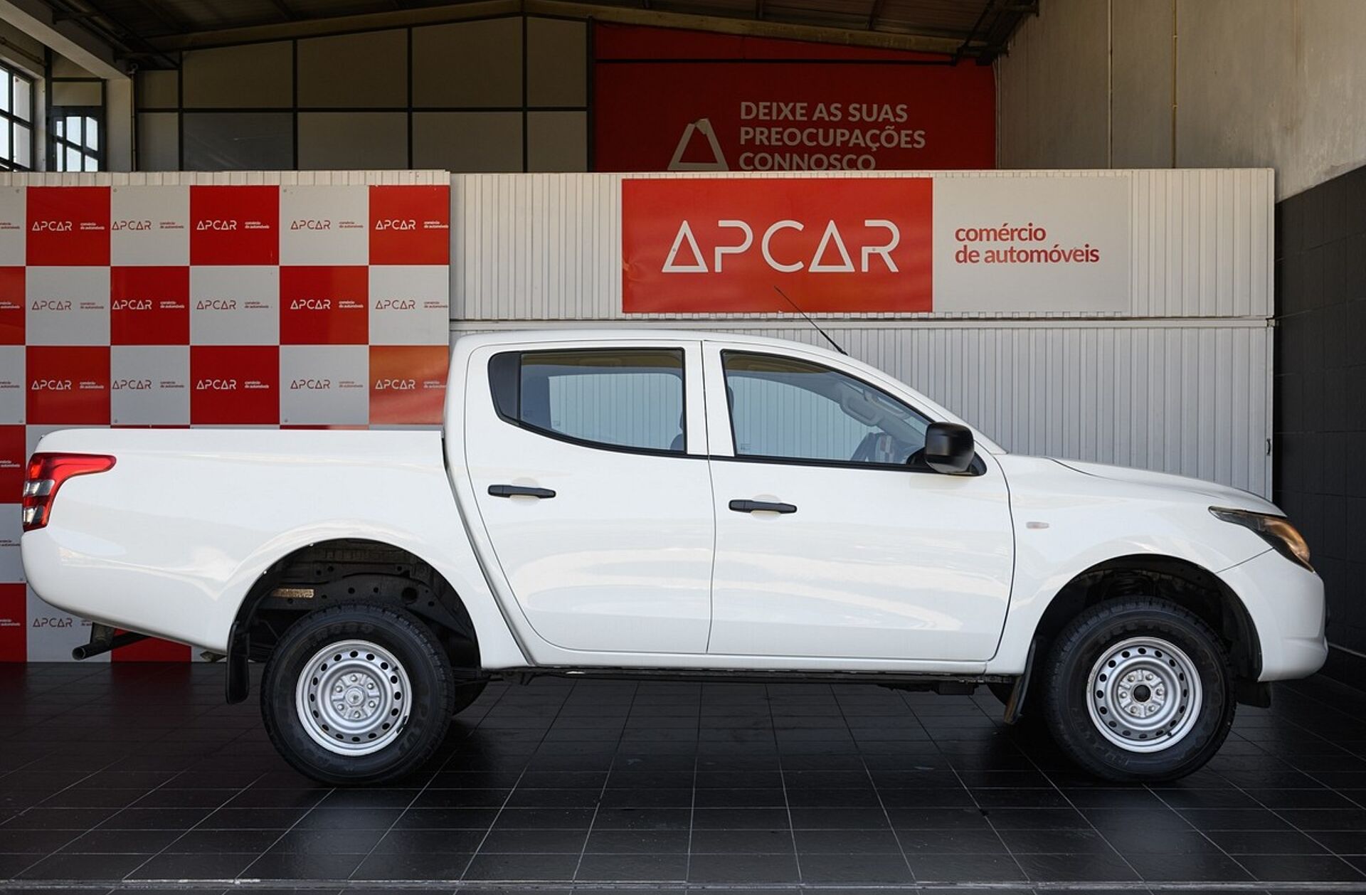 MITSUBISHI L 200 2.4 DI-D CD Invite 4WD