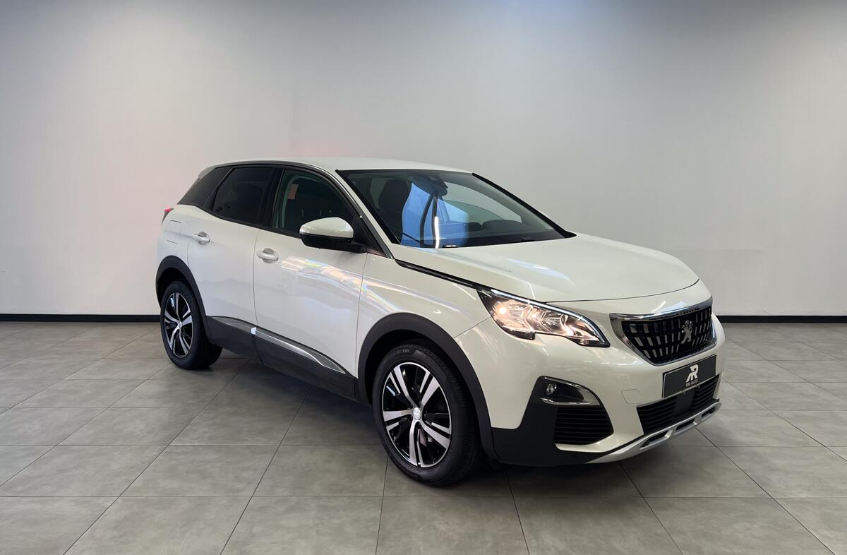 PEUGEOT 3008 1.2 PureTech Allure