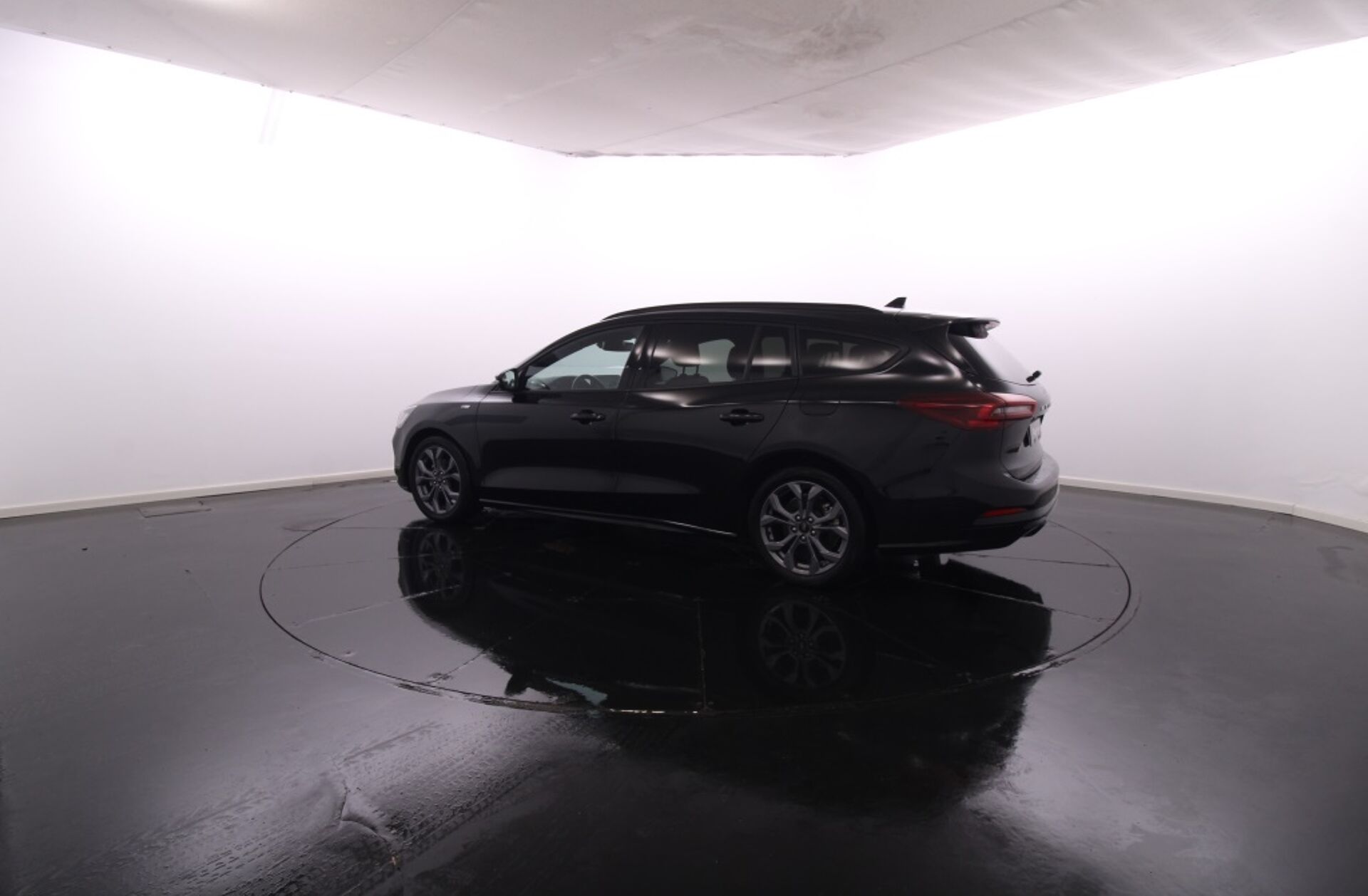 FORD Focus SW 1.0 EcoBoost MHEV ST-Line Aut.