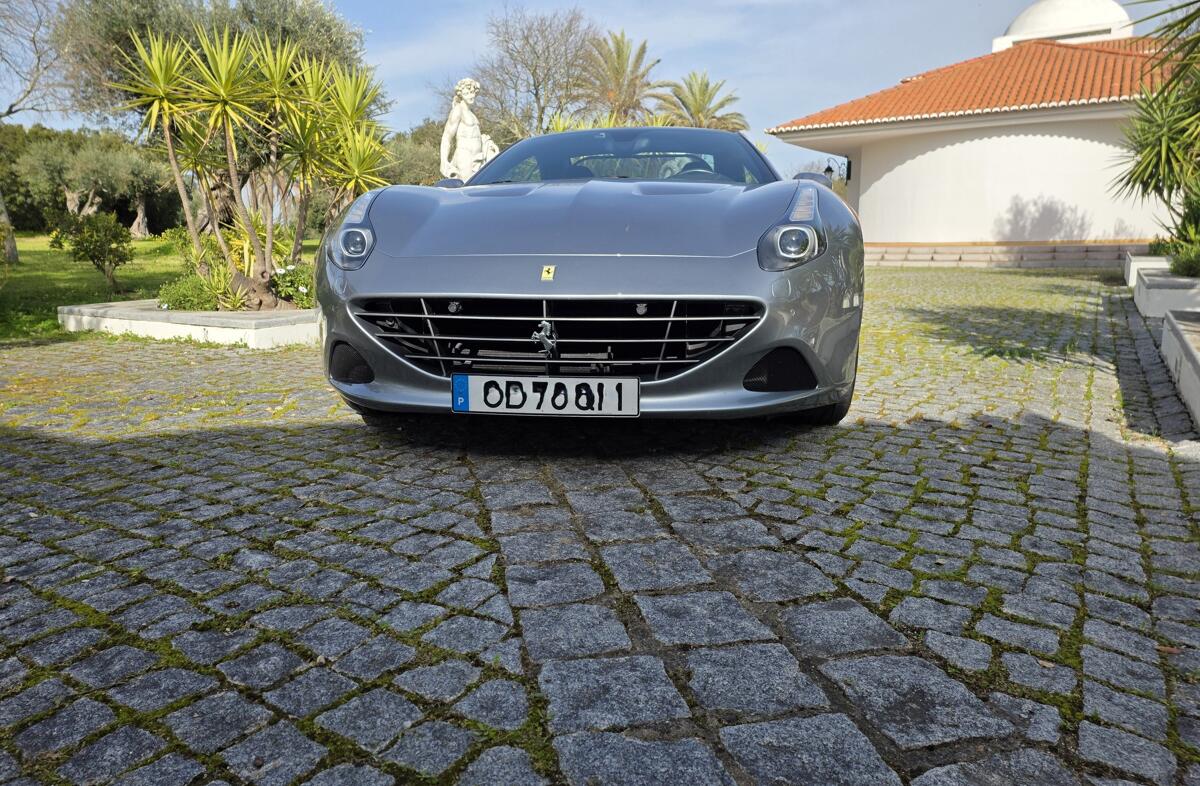 FERRARI California T Hele