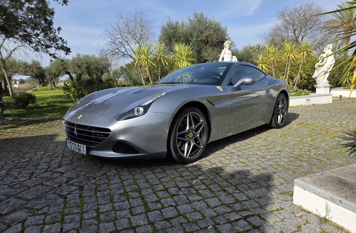 FERRARI California T Hele