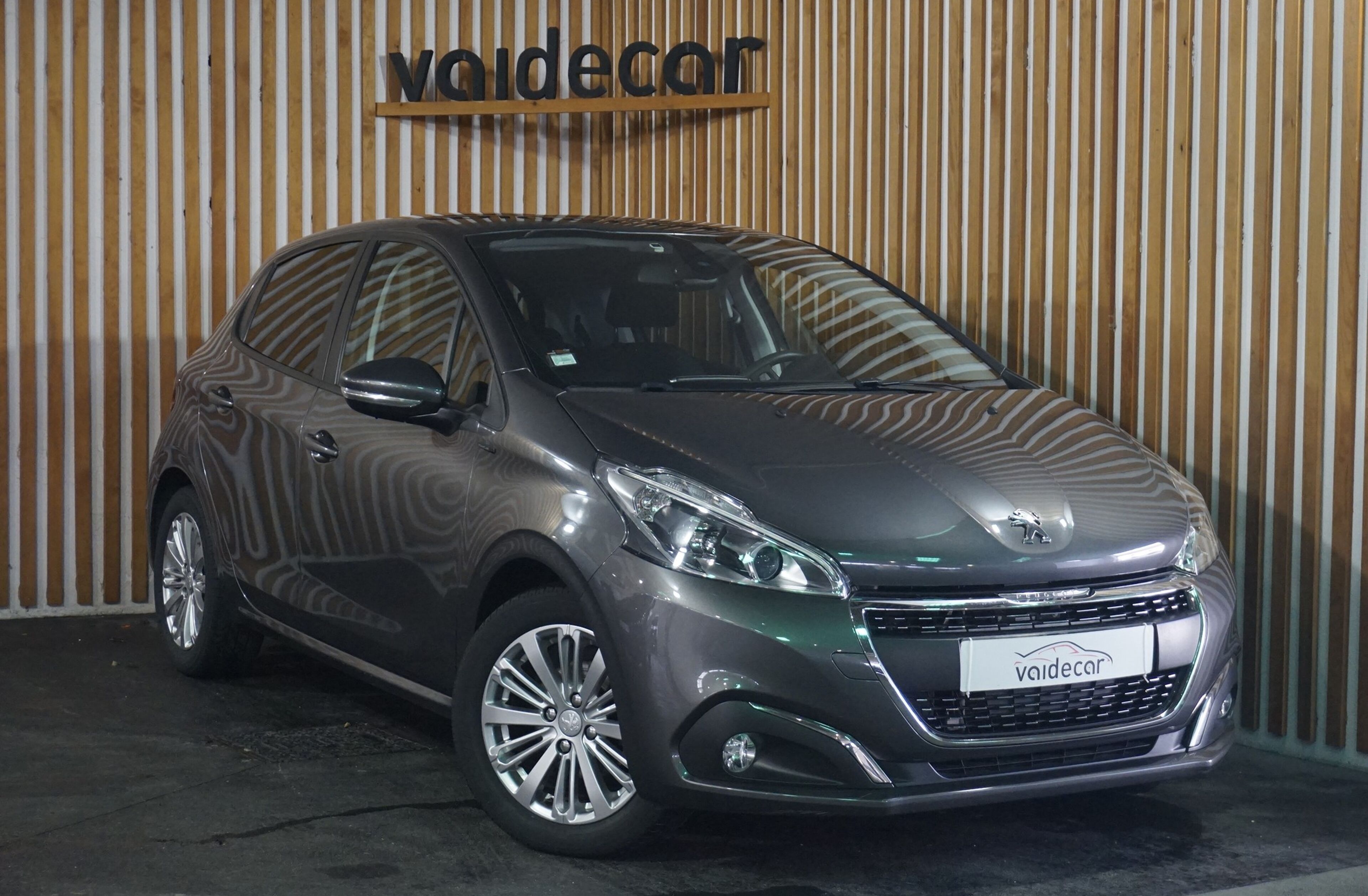 PEUGEOT 208 1.2 PureTech Signature