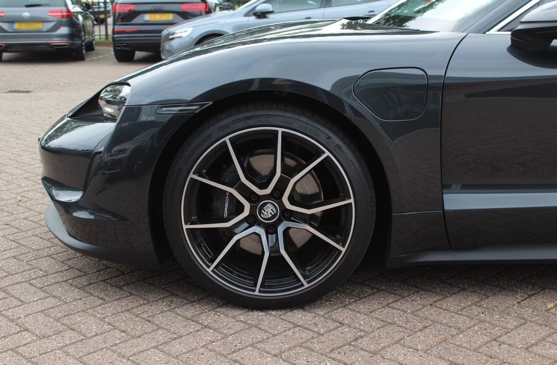 PORSCHE Taycan Taycan