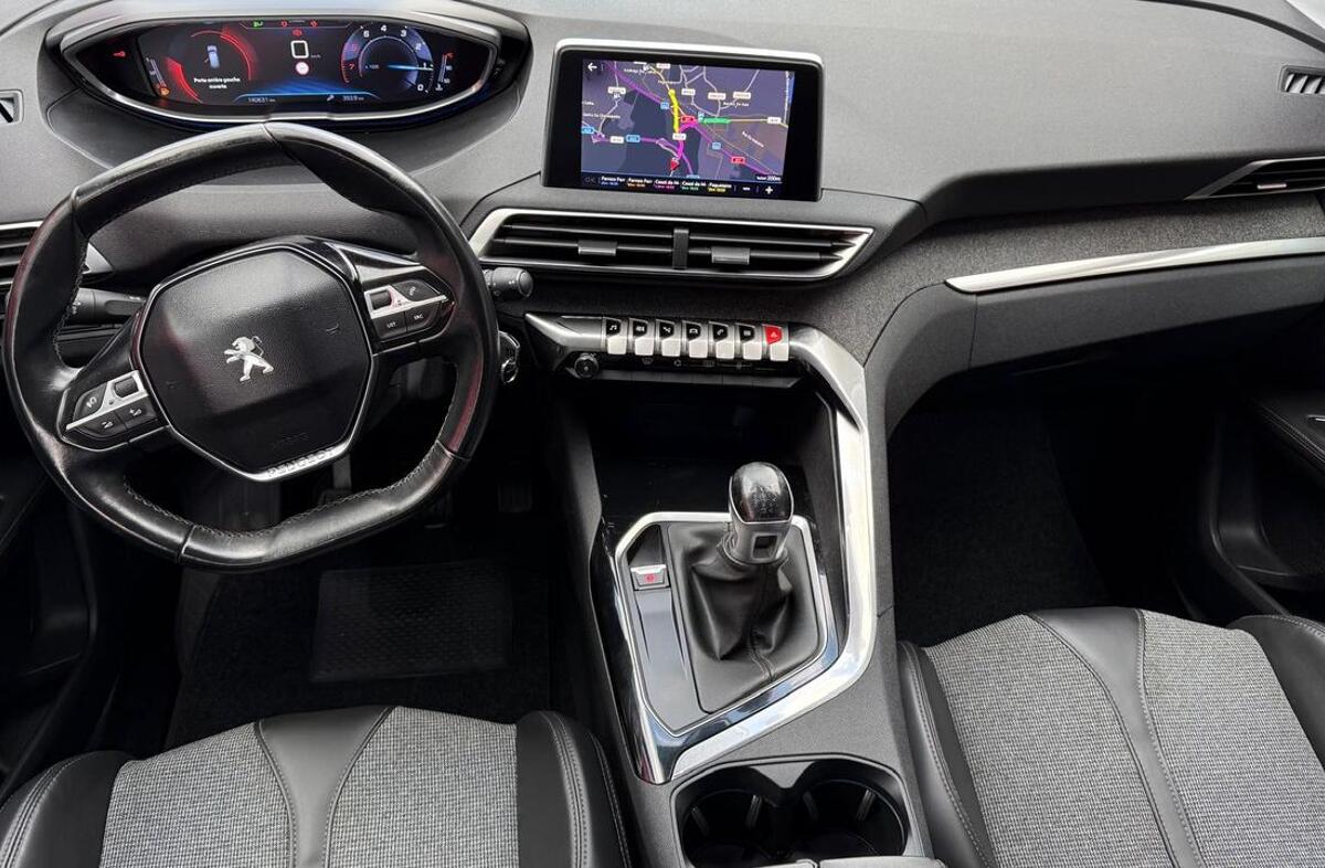 PEUGEOT 3008 1.2 PureTech Allure