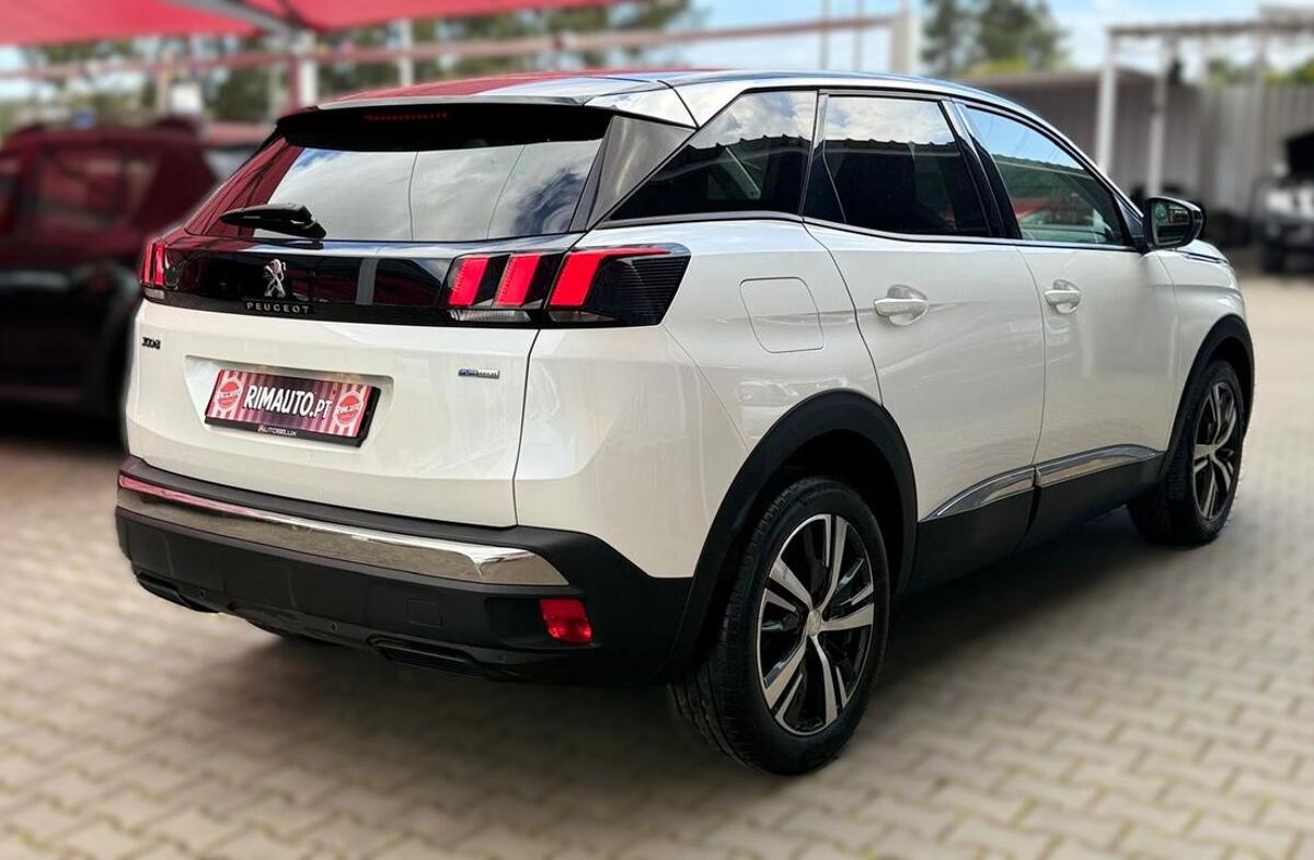 PEUGEOT 3008 1.2 PureTech Allure