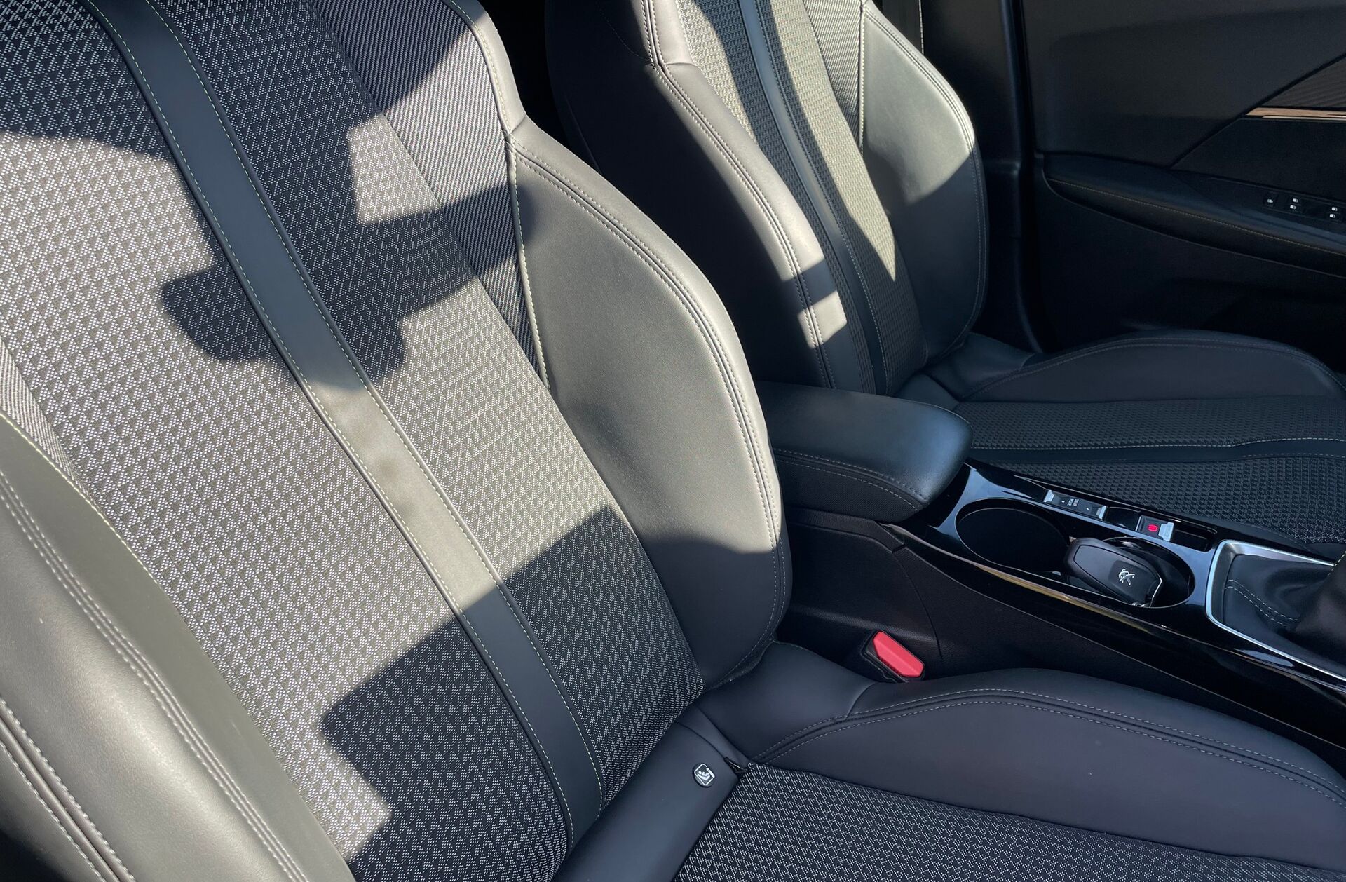 PEUGEOT 2008 1.2 PureTech GT Line