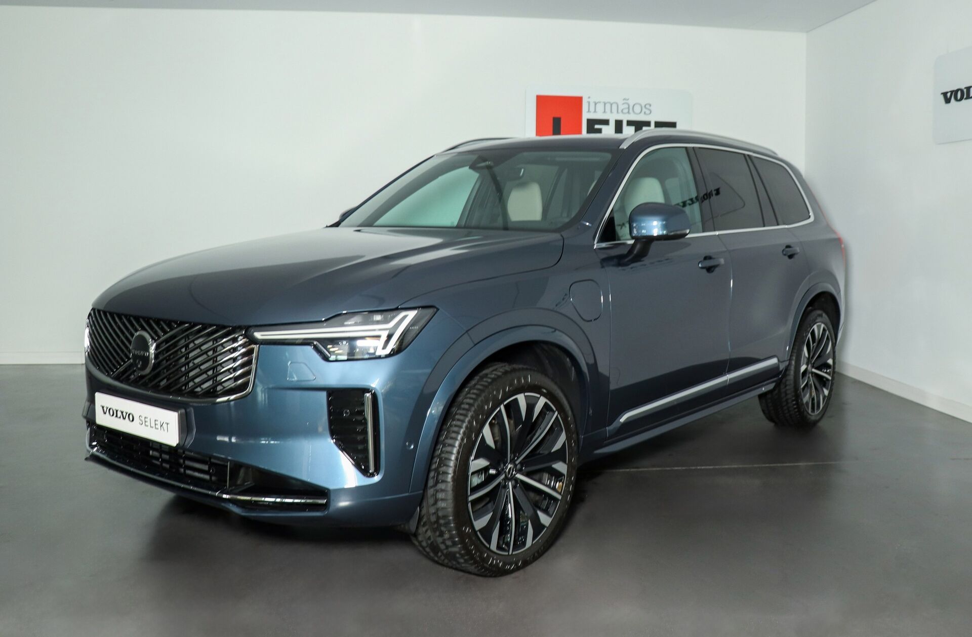 VOLVO XC90 2.0 T8 PHEV Plus Dark AWD