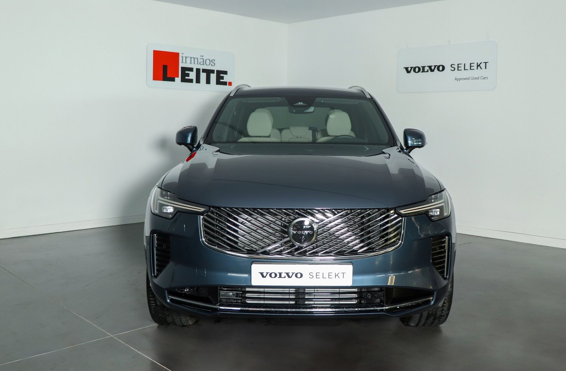 VOLVO XC90 2.0 T8 PHEV Plus Dark AWD