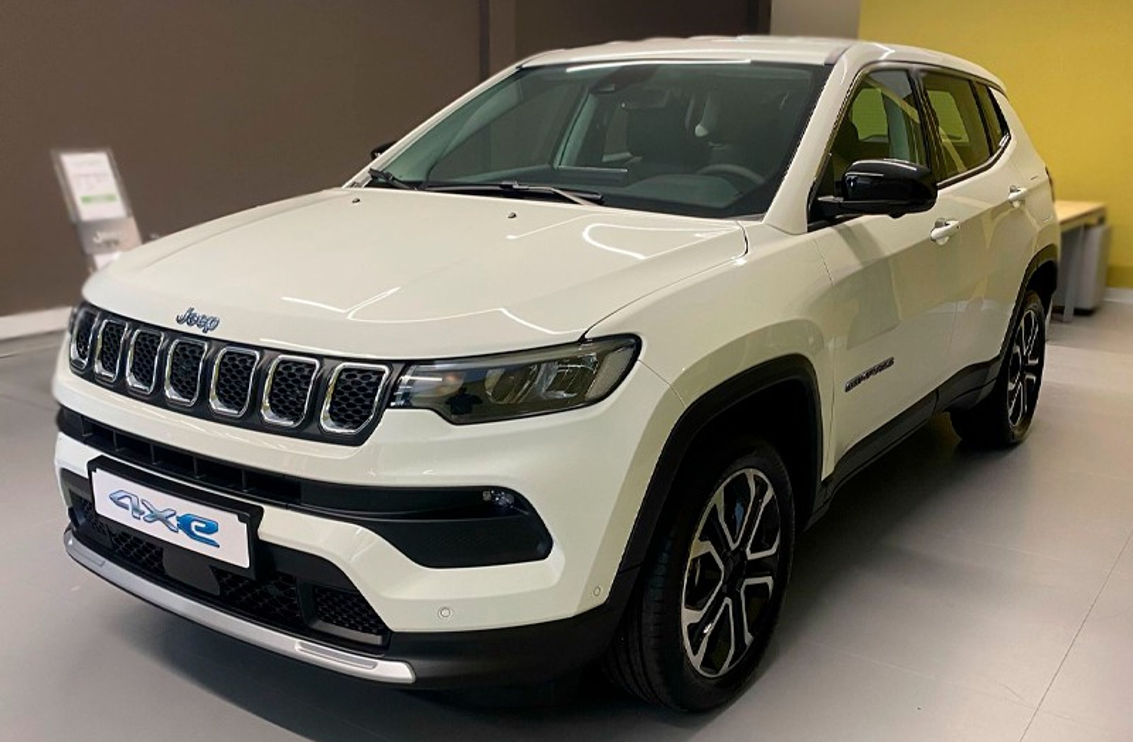 JEEP Compass 1.3 TG 4Xe Atitude