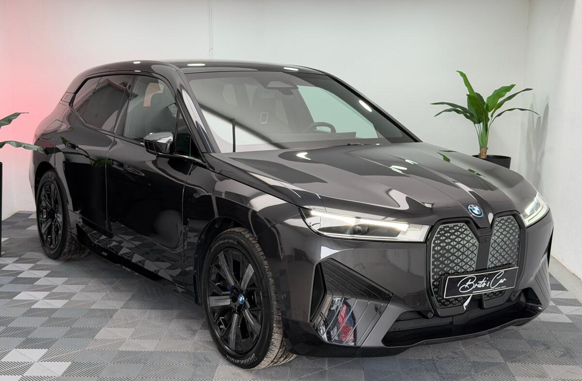 BMW iX xDrive 50 Pack Desportivo