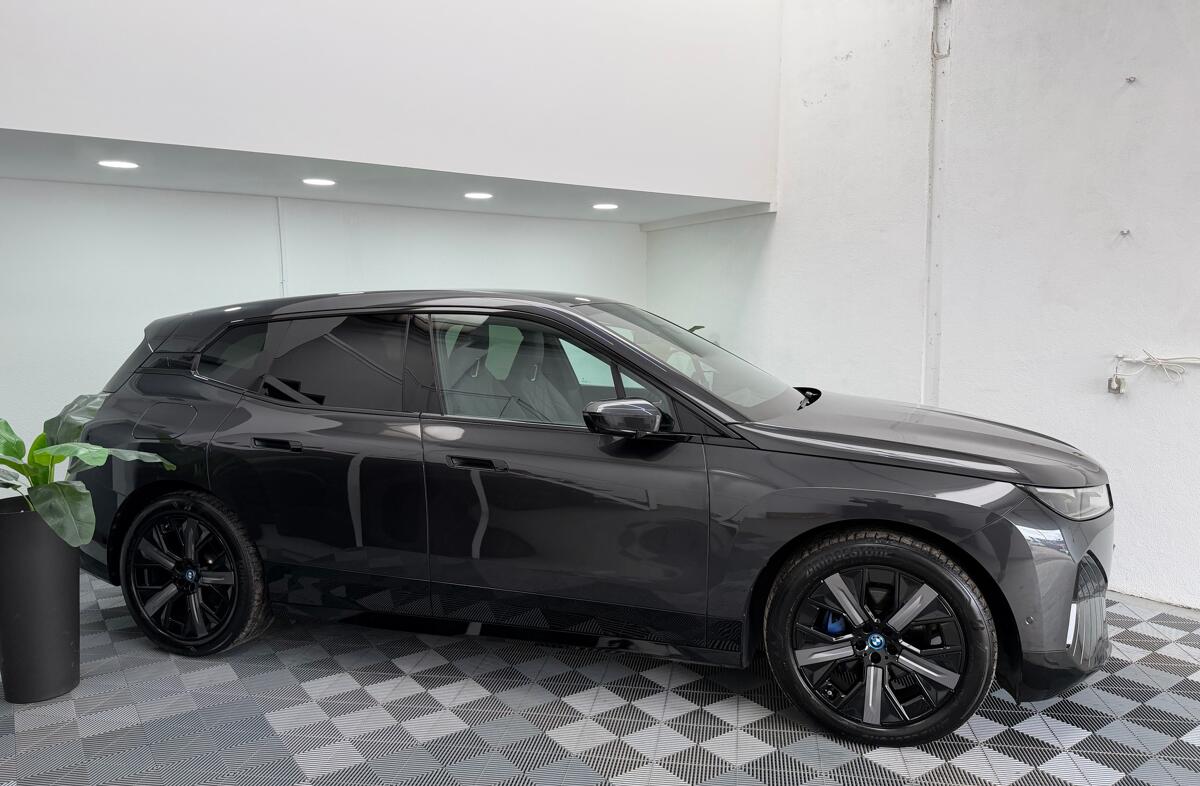 BMW iX xDrive 50 Pack Desportivo