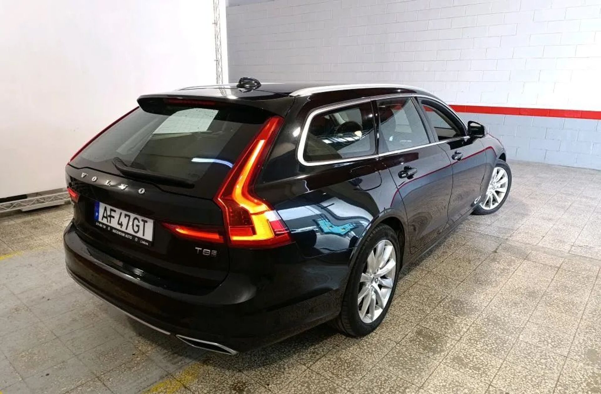 VOLVO V90 2.0 B5 Momentum Plus AWD Geartronic