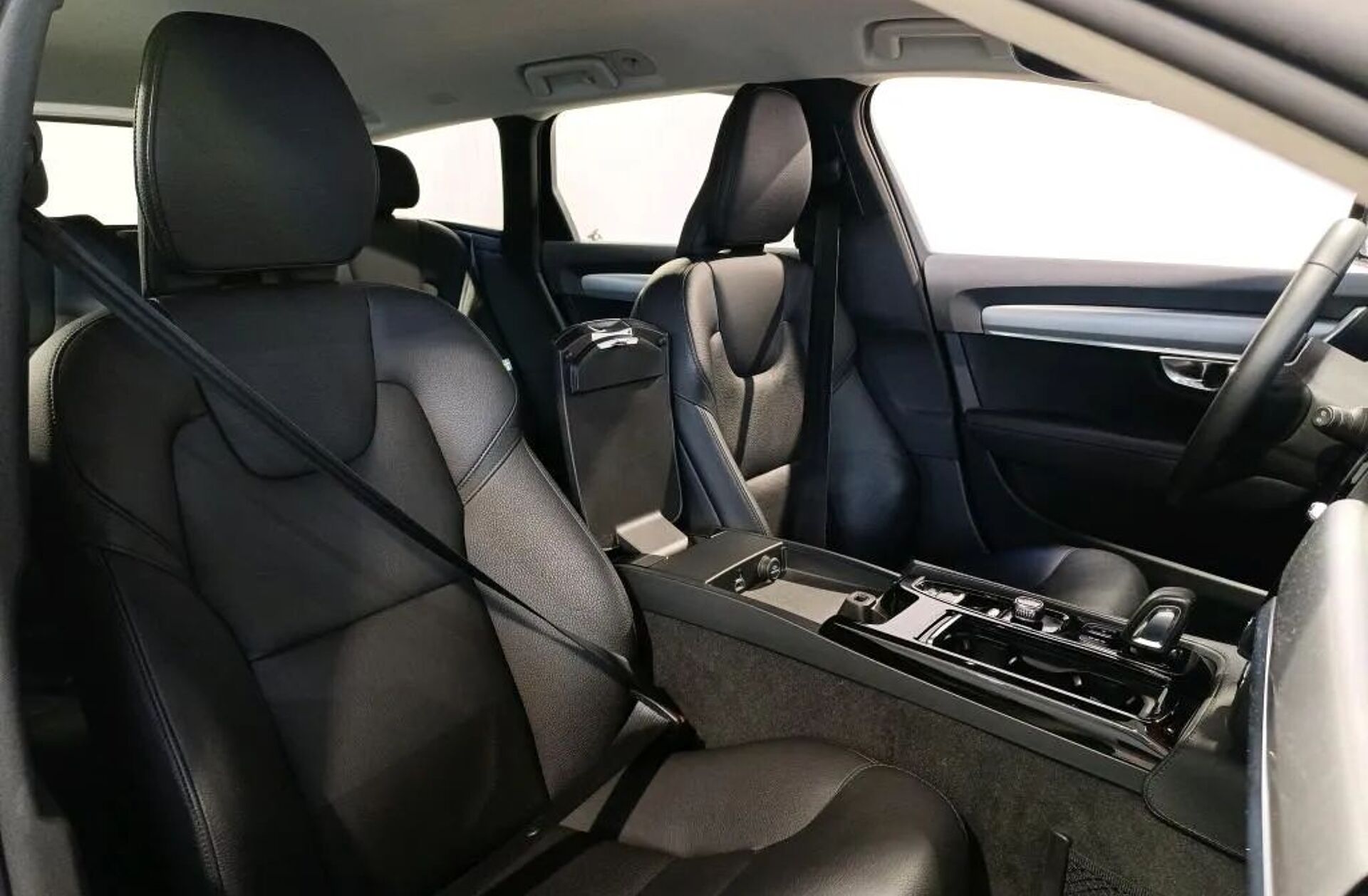 VOLVO V90 2.0 B5 Momentum Plus AWD Geartronic