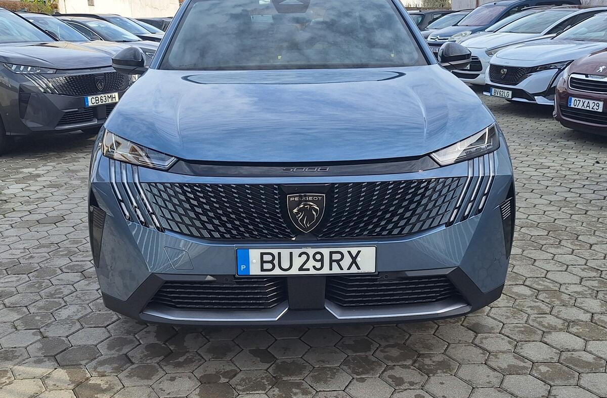 PEUGEOT 5008 1.2 Hybrid Allure e-DCS6