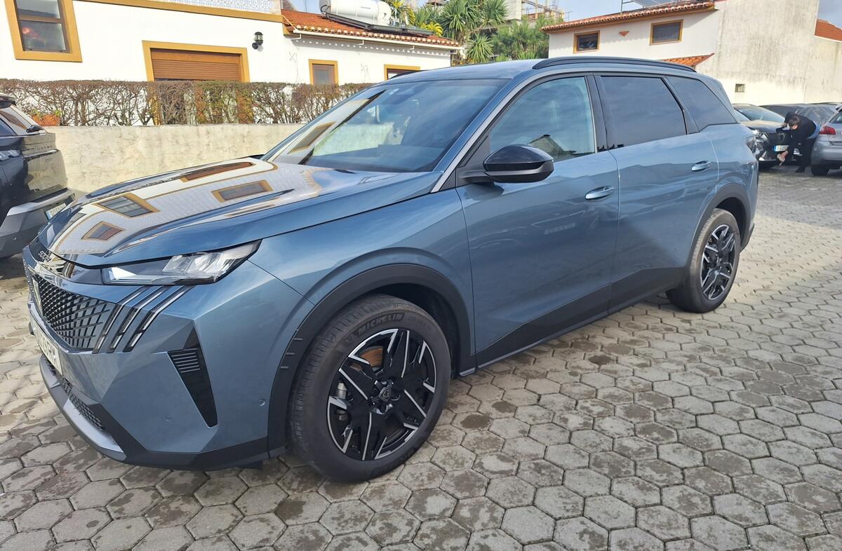 PEUGEOT 5008 1.2 Hybrid Allure e-DCS6