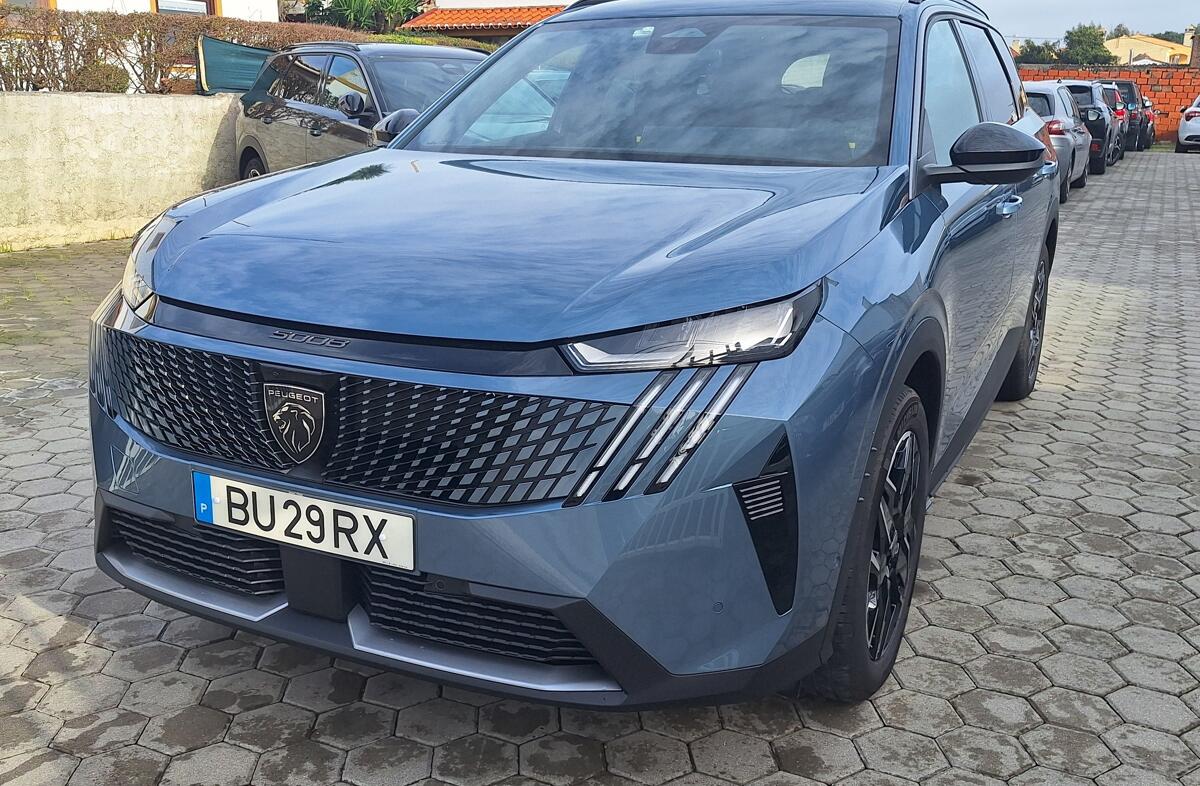 PEUGEOT 5008 1.2 Hybrid Allure e-DCS6