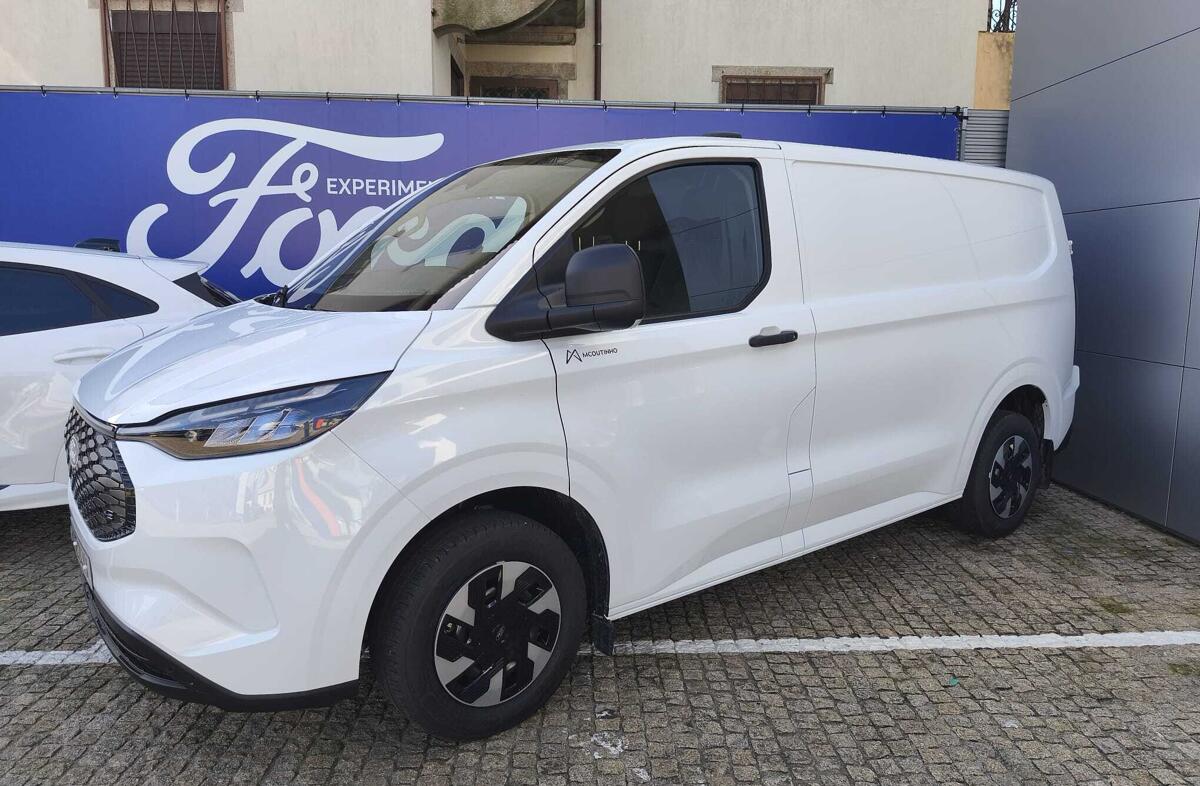 FORD Transit E-Tourneo Custom BEV 83 kWh Titanium