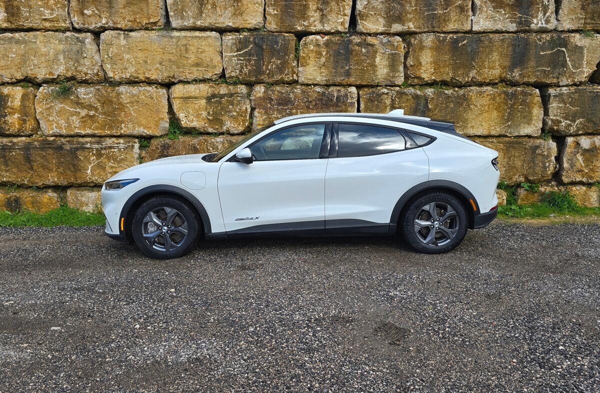 FORD Mustang Mach-E Alargada