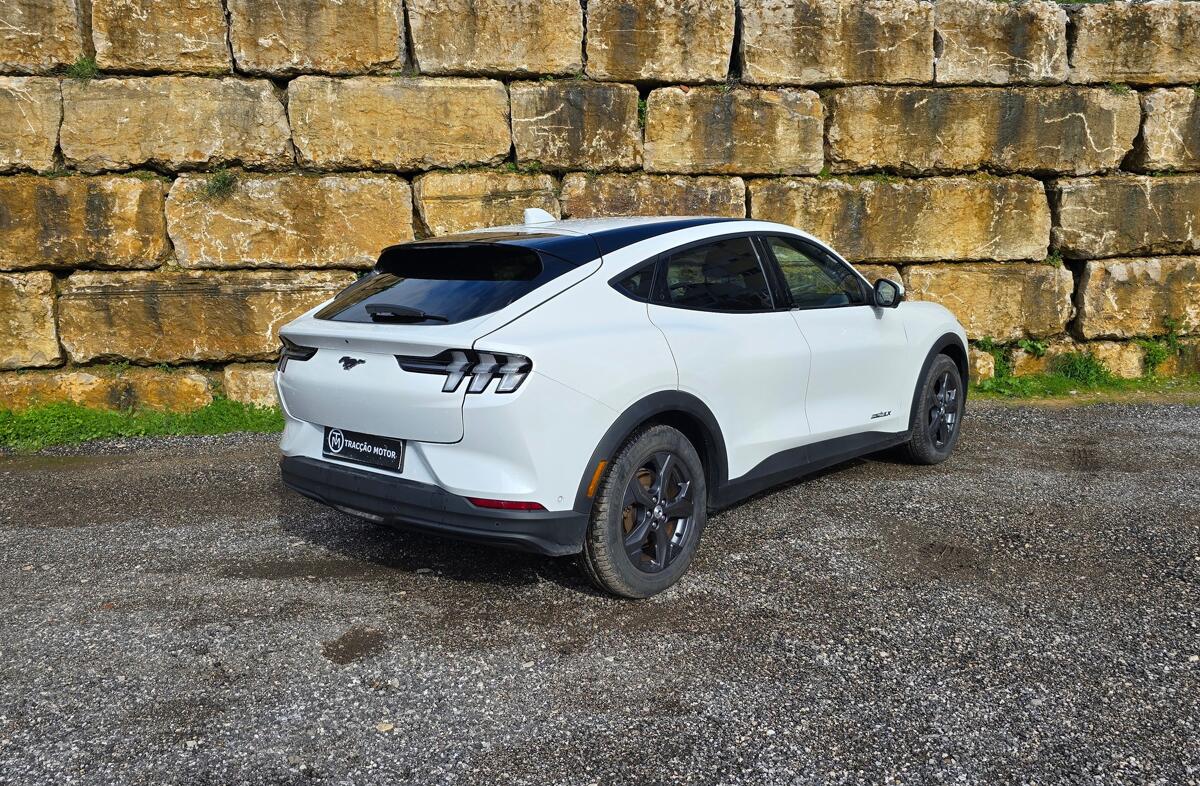 FORD Mustang Mach-E Alargada