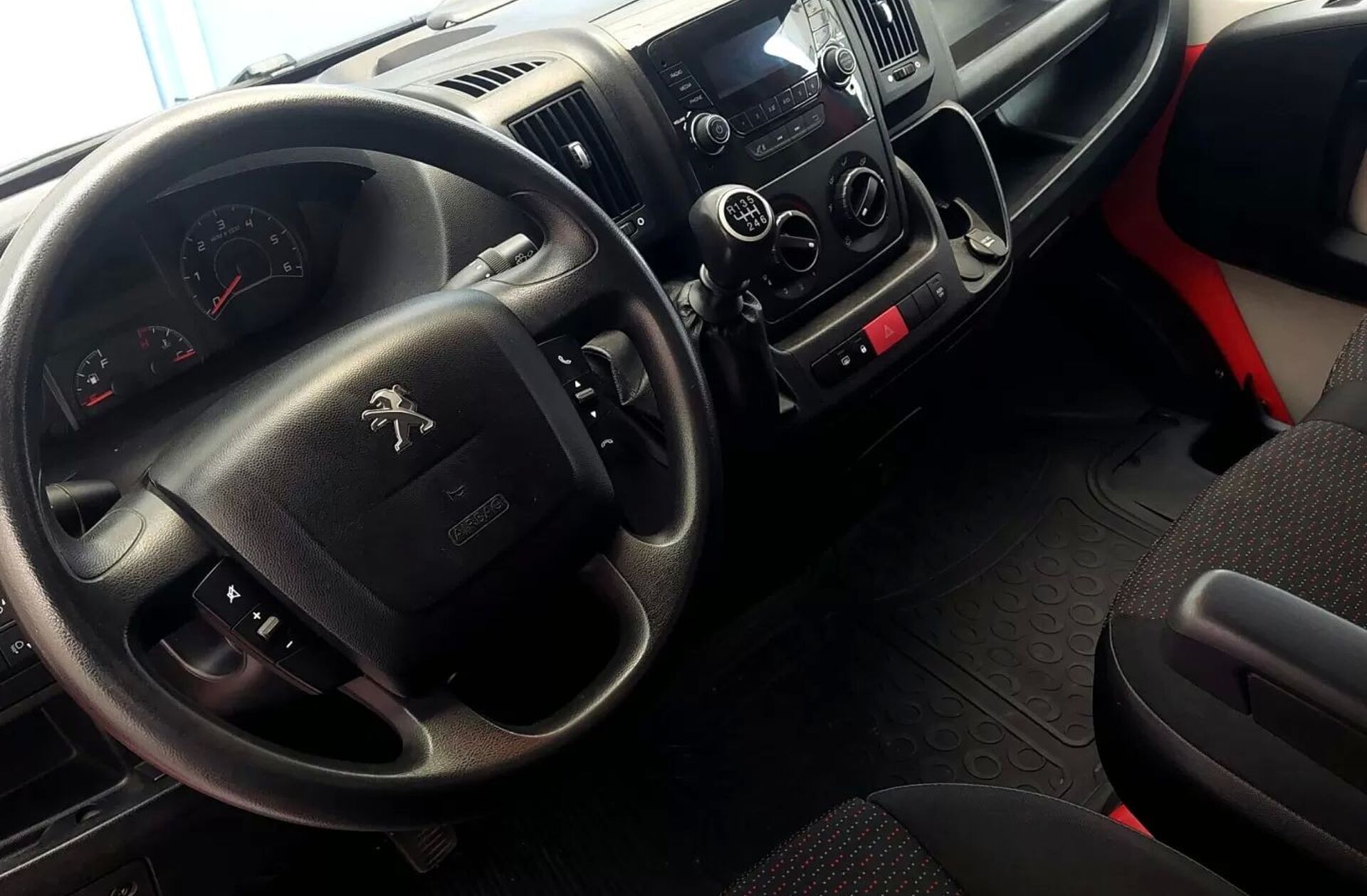 PEUGEOT Boxer 2.0 BlueHDi 330 L1H1 Pro