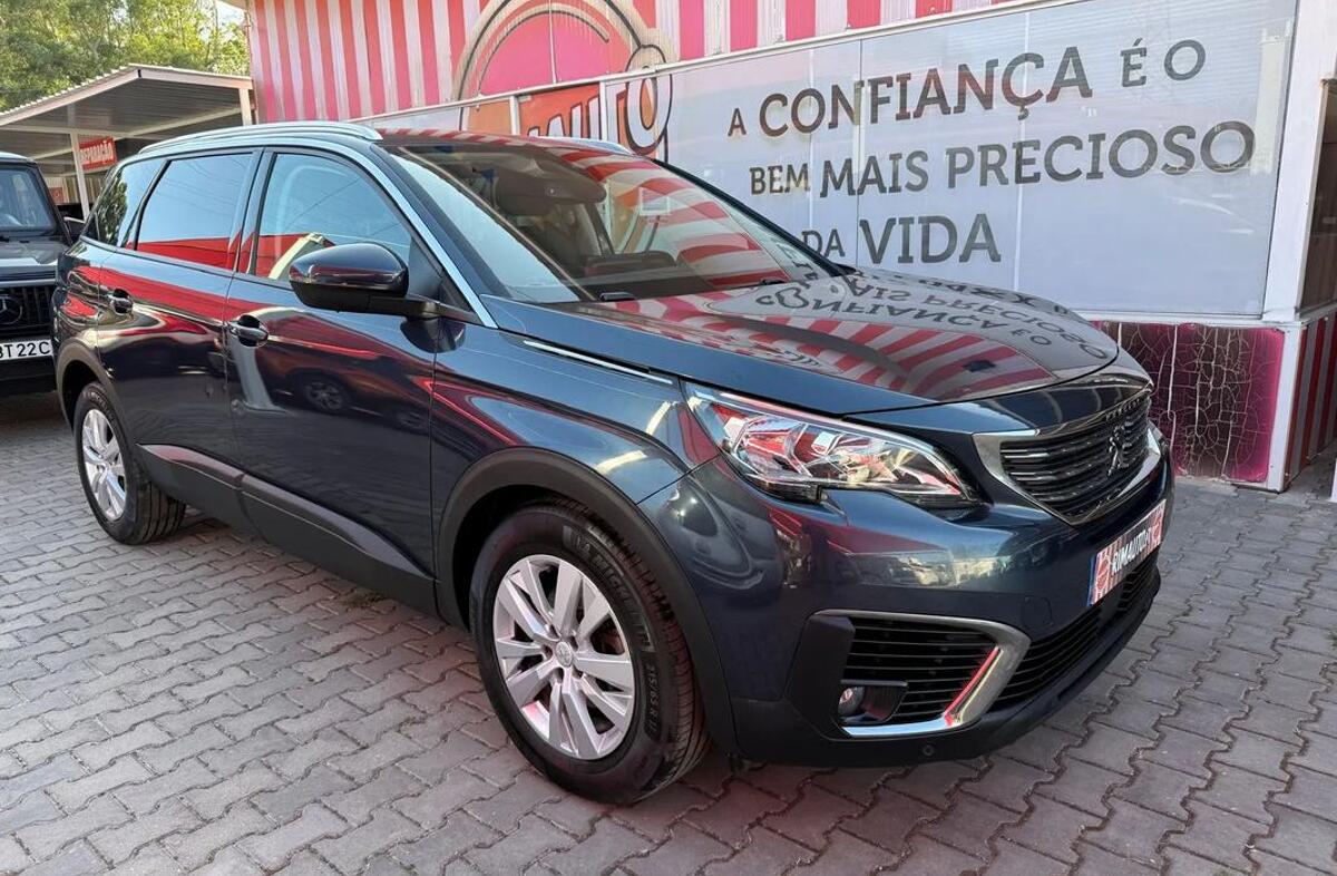 PEUGEOT 5008 1.5 BlueHDi Crossway