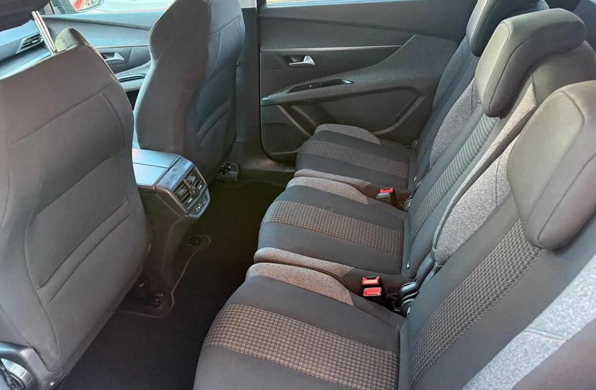 PEUGEOT 5008 1.5 BlueHDi Crossway