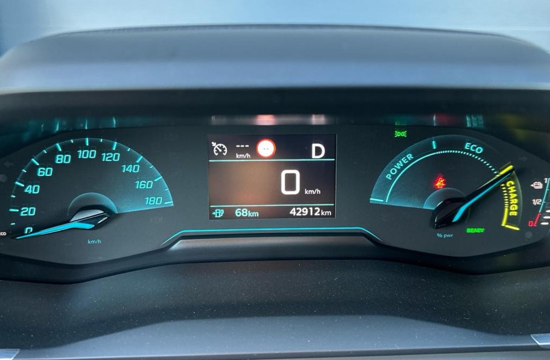 PEUGEOT 2008 e- 50 kWh GT