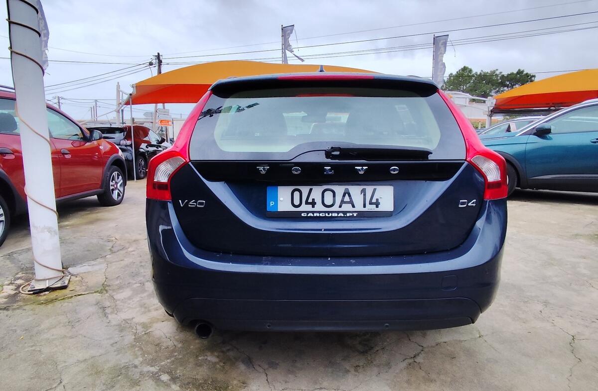VOLVO V60 2.0 D4 Momentum