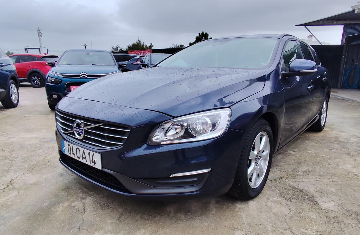 VOLVO V60 2.0 D4 Momentum