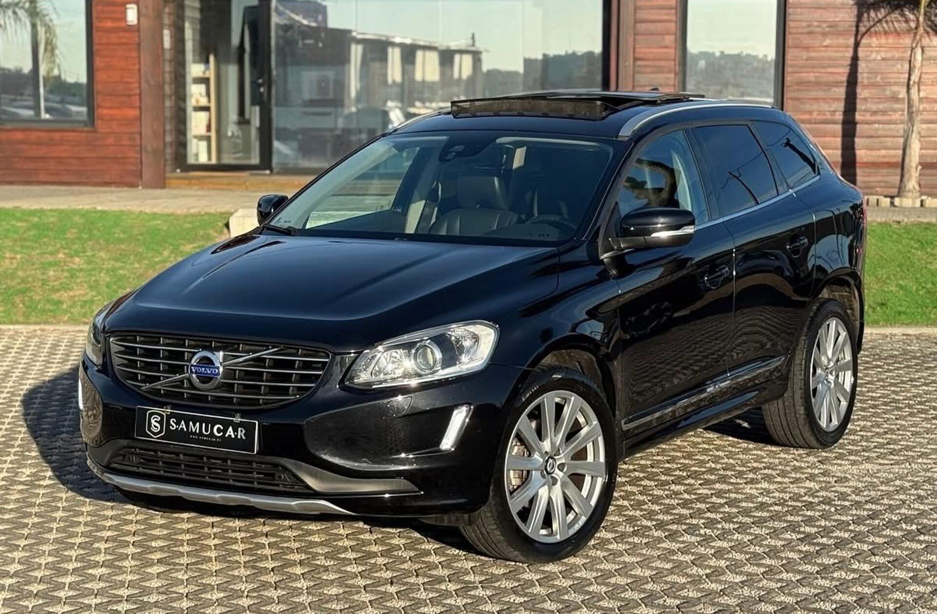 VOLVO XC60 2.4 D5 Momentum Geartronic