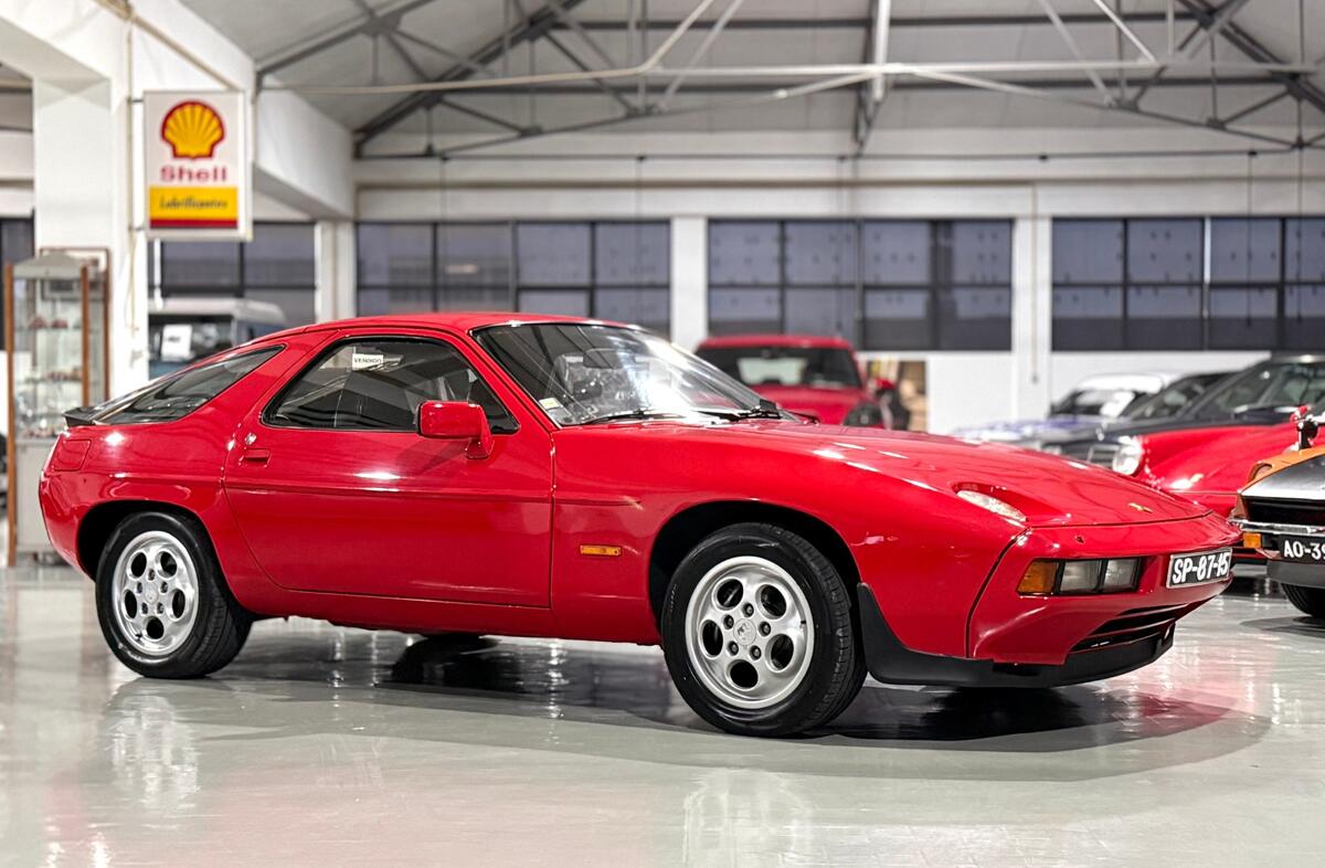 PORSCHE 928 S4