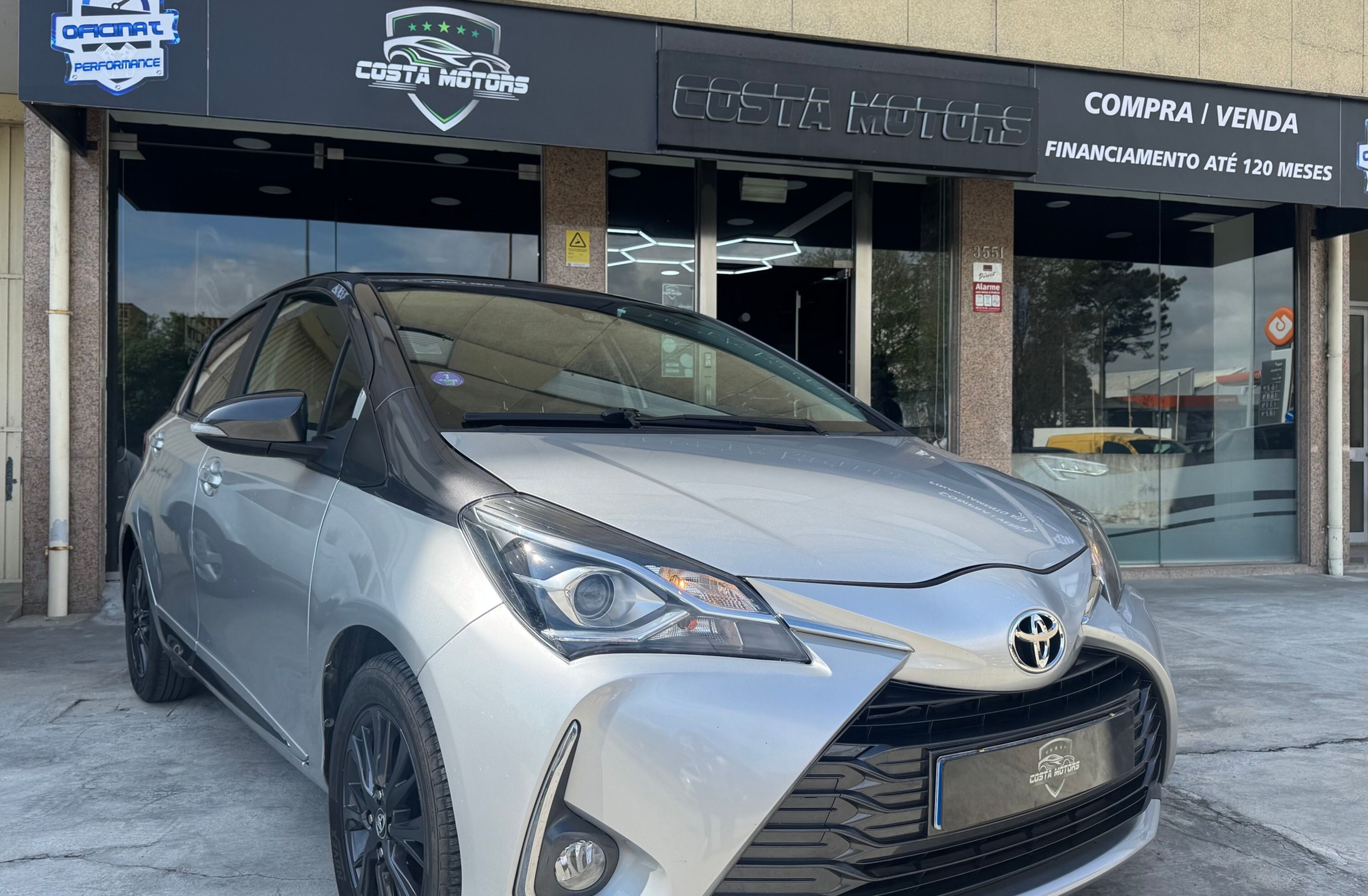 TOYOTA Yaris 1.5 VVT-i Square Collection
