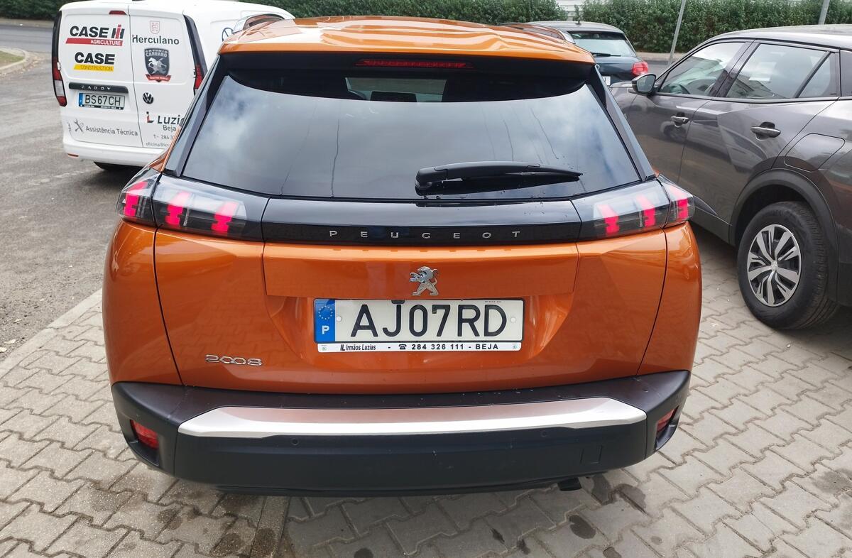 PEUGEOT 2008 1.2 PureTech Allure