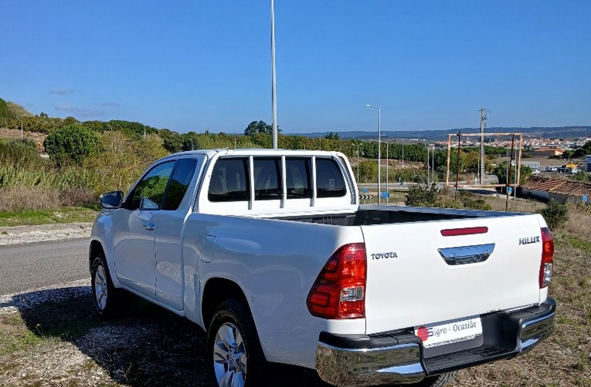 TOYOTA Hilux 2.4 D-4D 4WD CE 3L CH