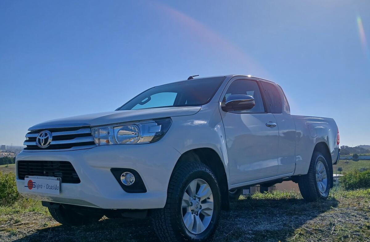 TOYOTA Hilux 2.4 D-4D 4WD CE 3L CH